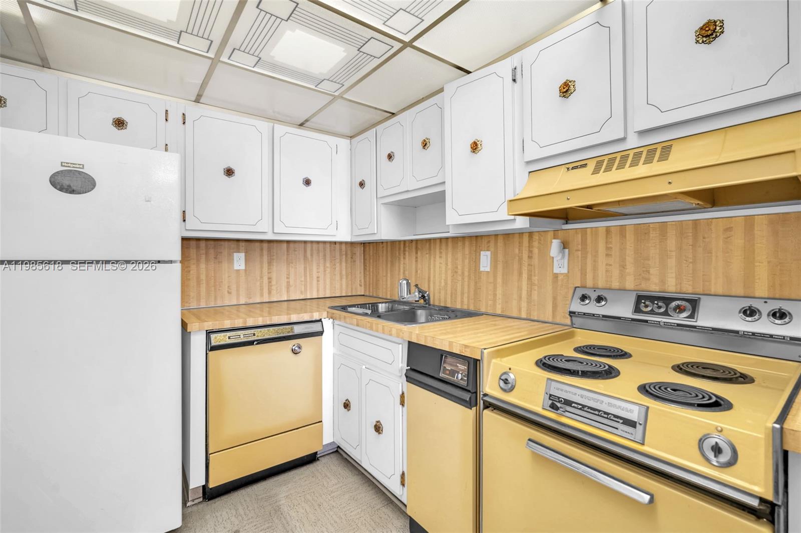 5731 NW 37th St #405 Virginia Gardens, FL 33166