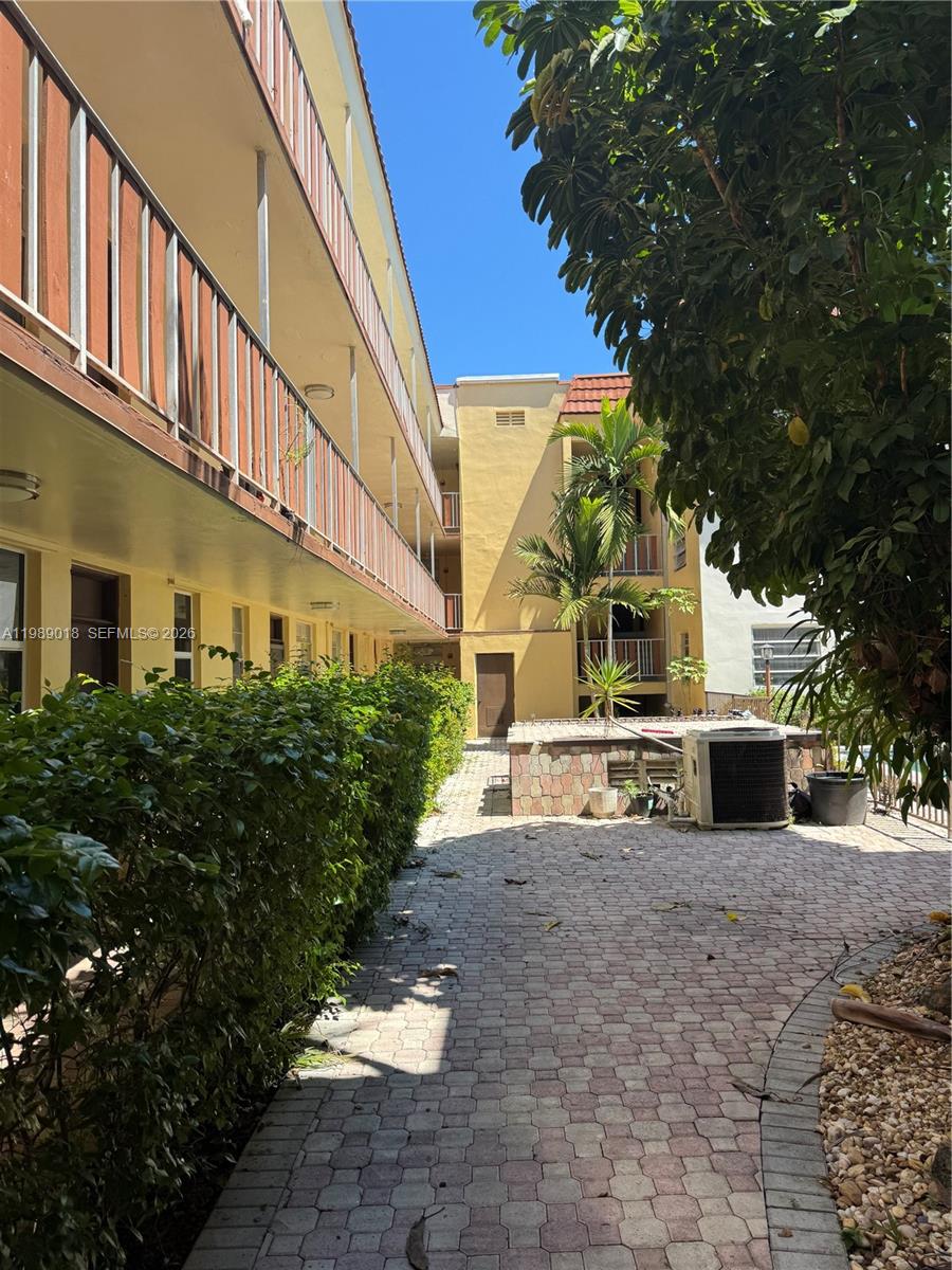 13655 NE 10th Ave #208 North Miami, FL 33161