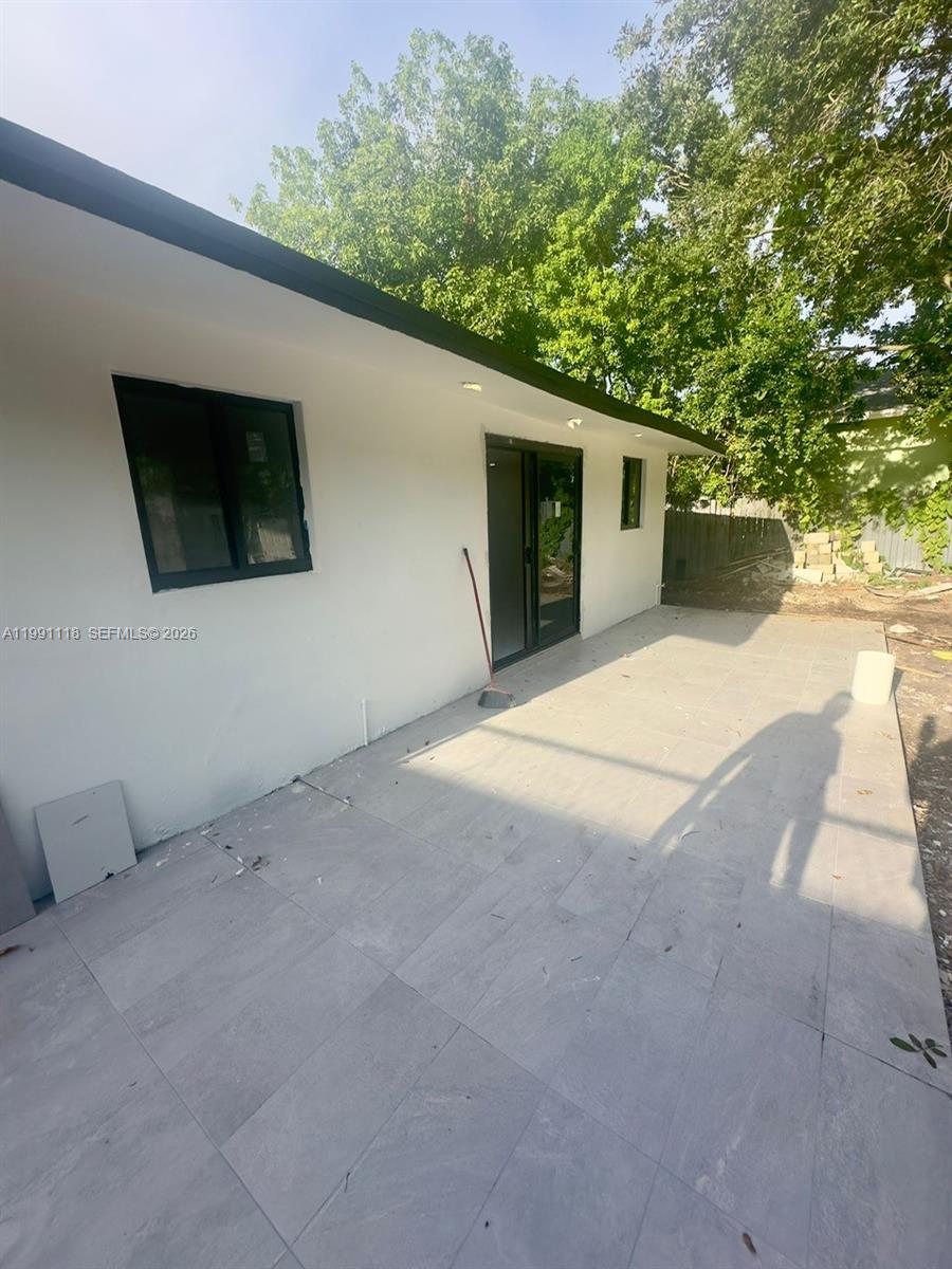 2110 NW 43rd St Miami, FL 33142