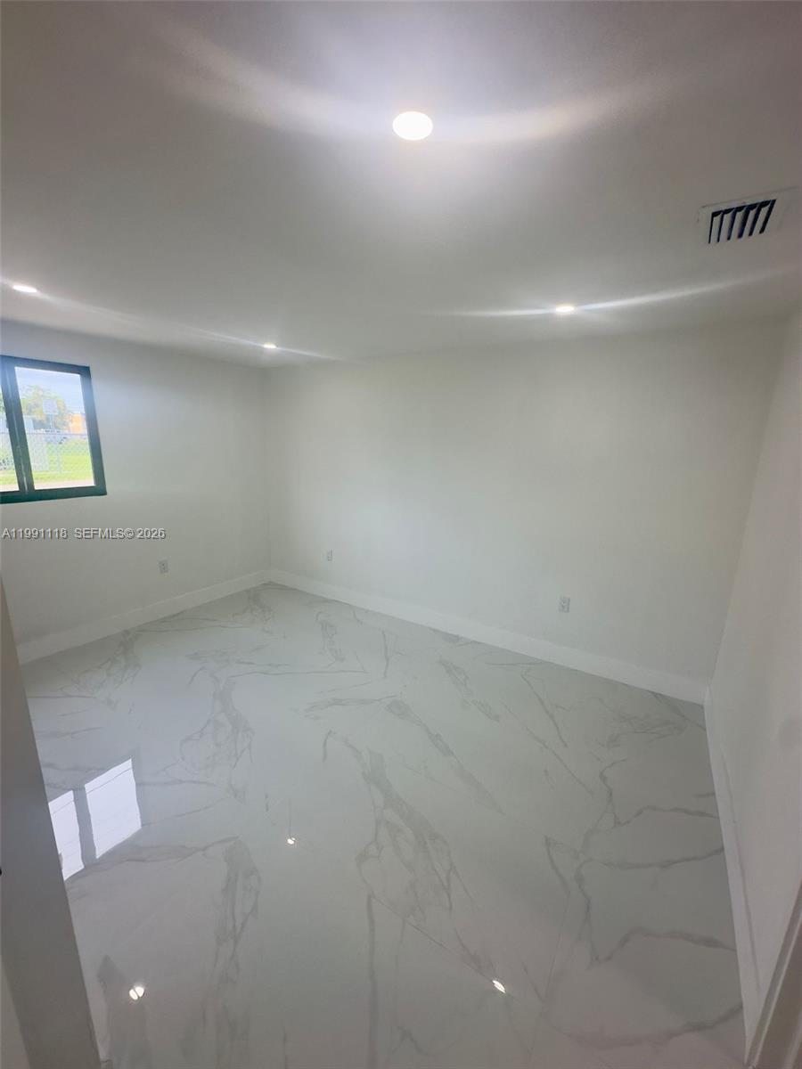 2110 NW 43rd St Miami, FL 33142