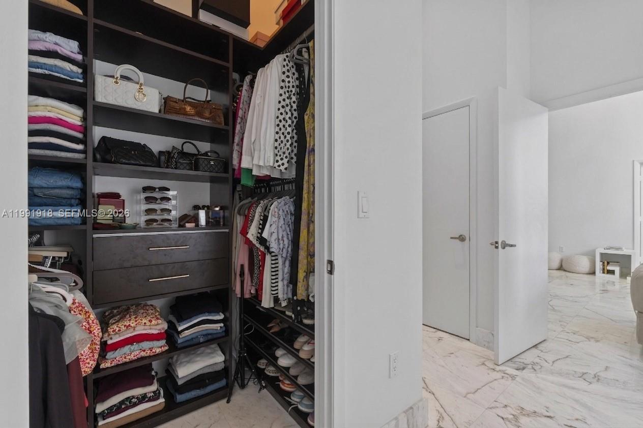 image Icon Brickell I15