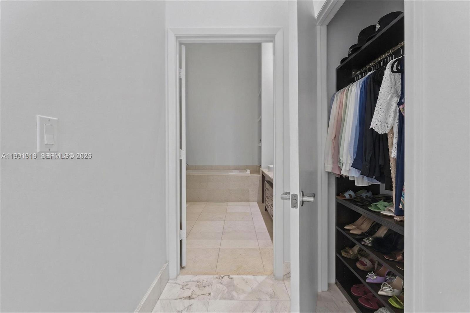 image Icon Brickell I16