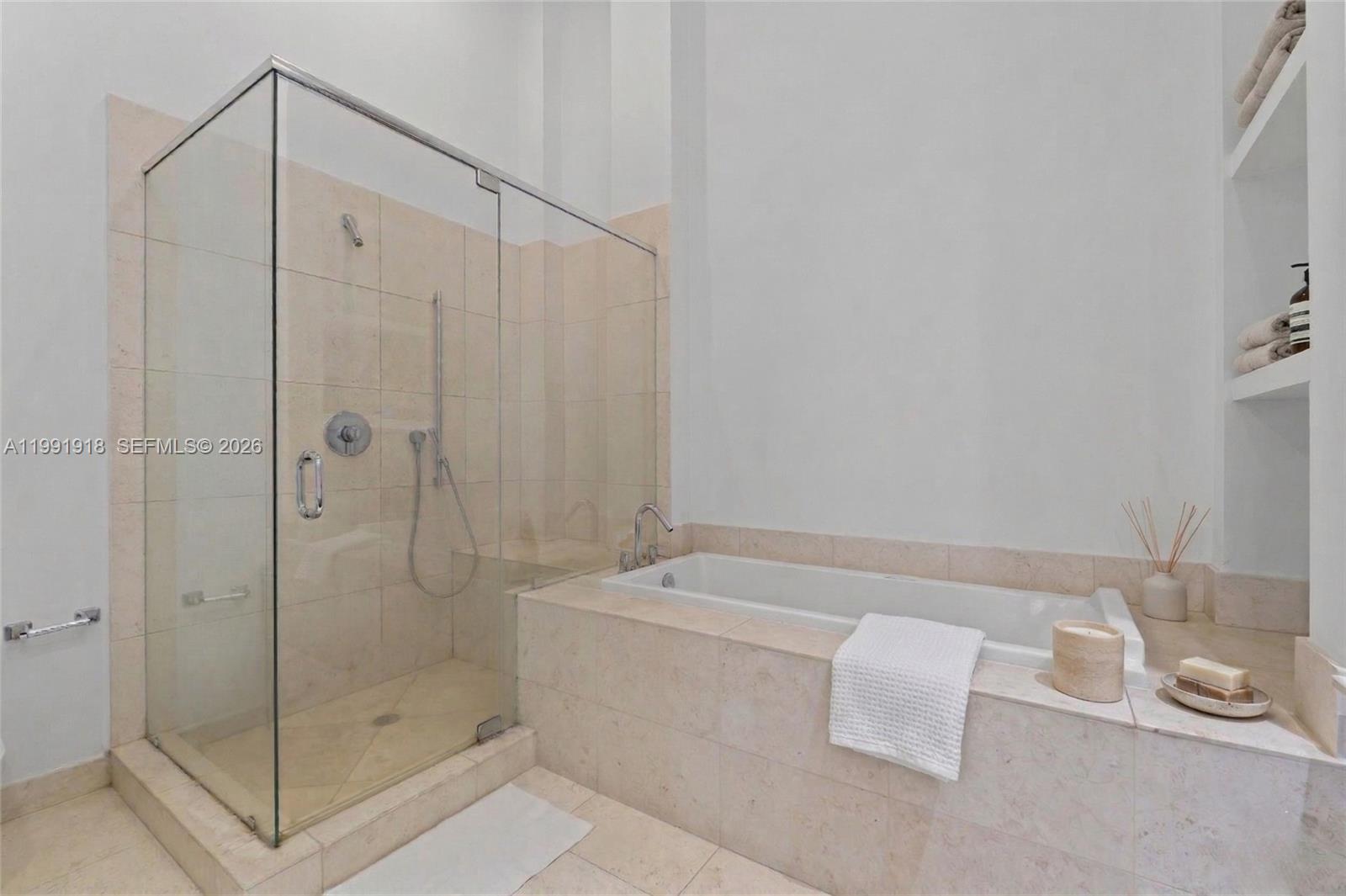 image Icon Brickell I18