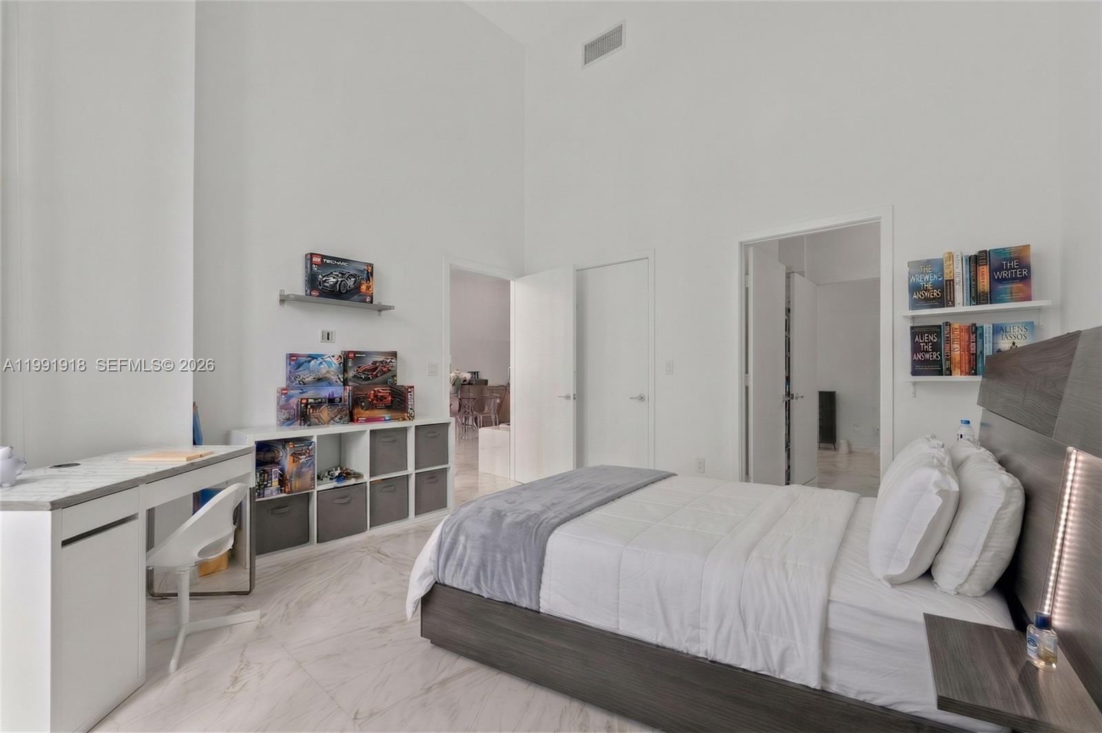 image Icon Brickell I26