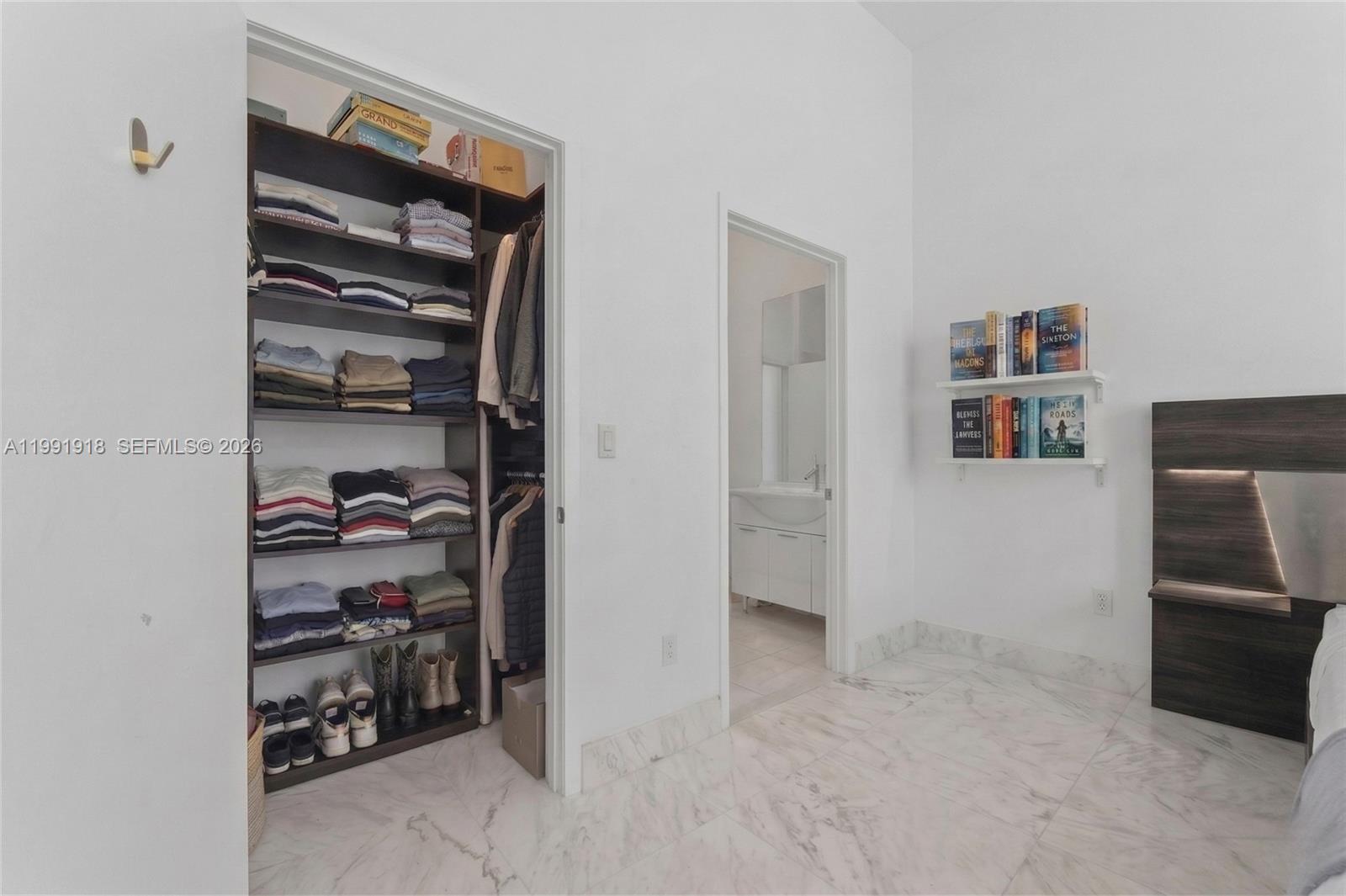 image Icon Brickell I27