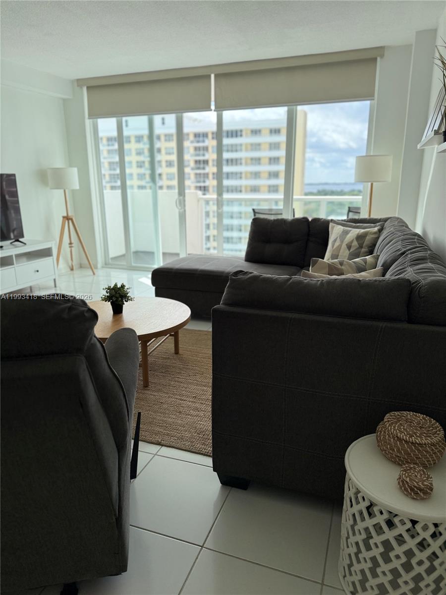 5601 Collins Ave #1219 Miami Beach, FL 33140