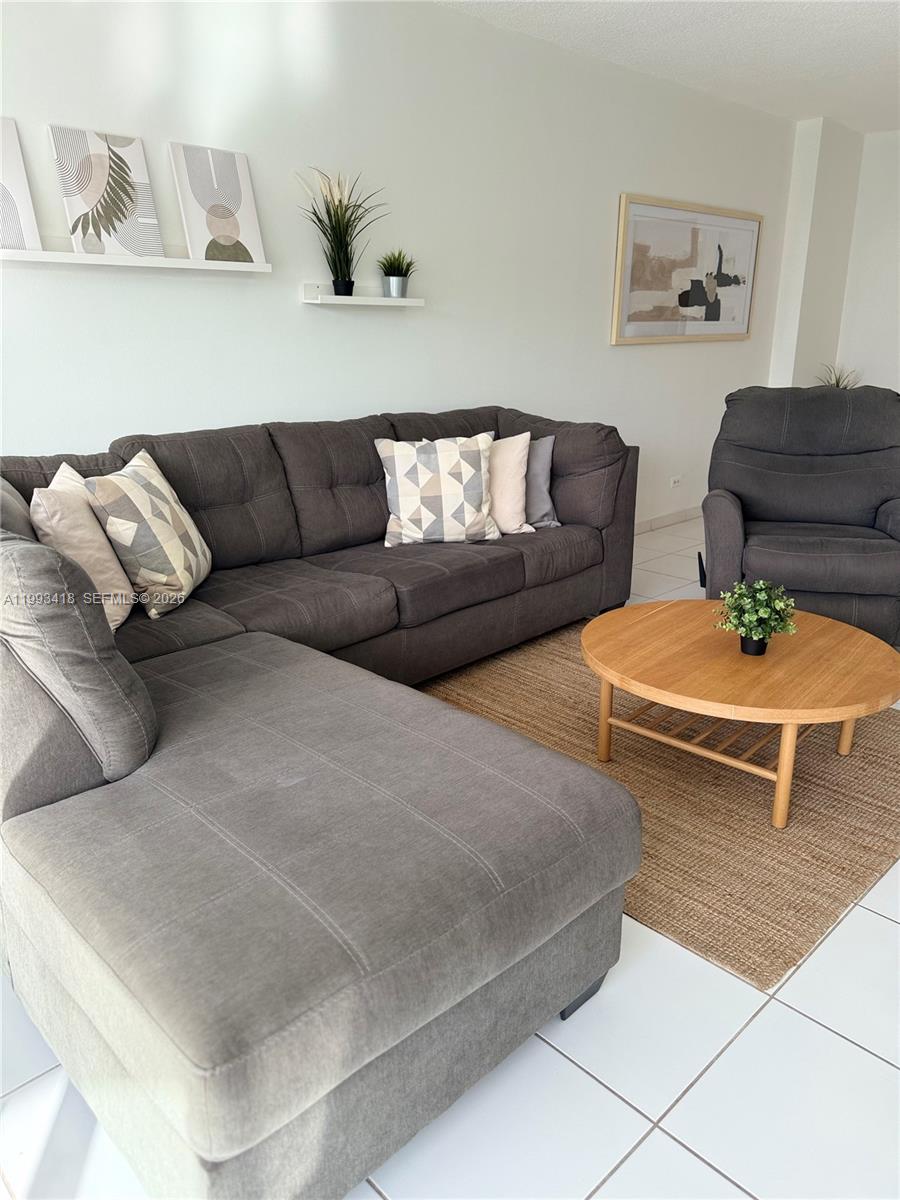 5601 Collins Ave #1219 Miami Beach, FL 33140