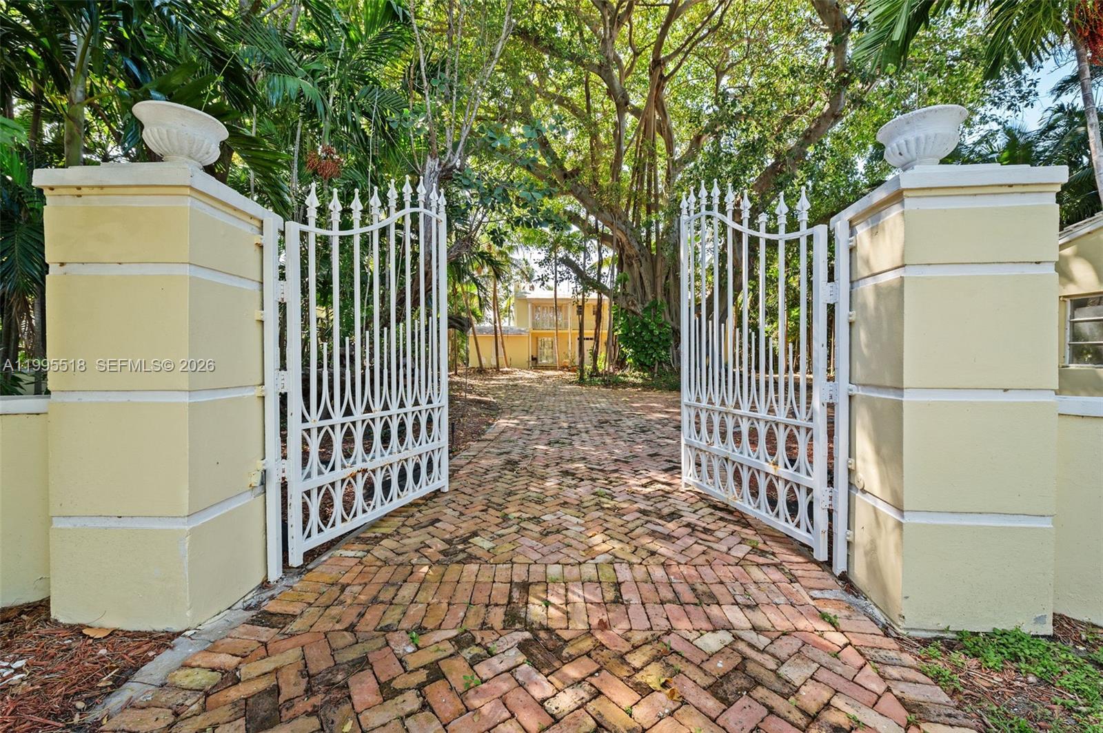 220 Bal Bay Dr Bal Harbour, FL 33154