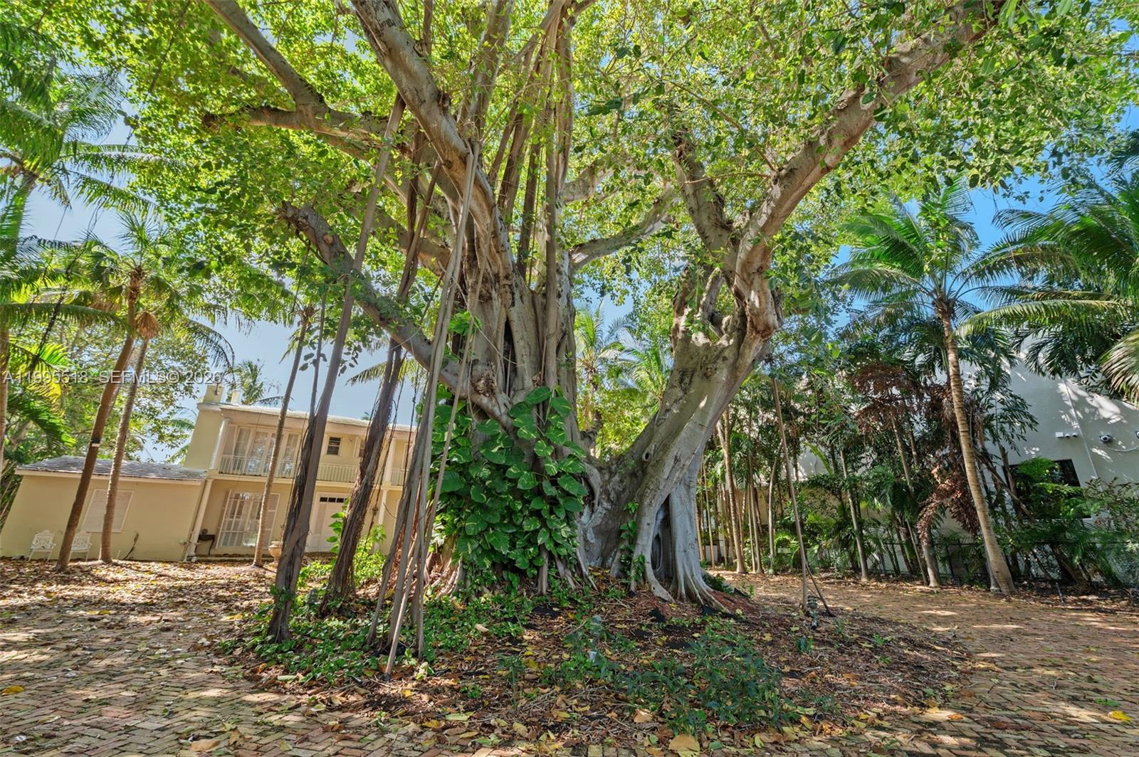 220 Bal Bay Dr Bal Harbour, FL 33154