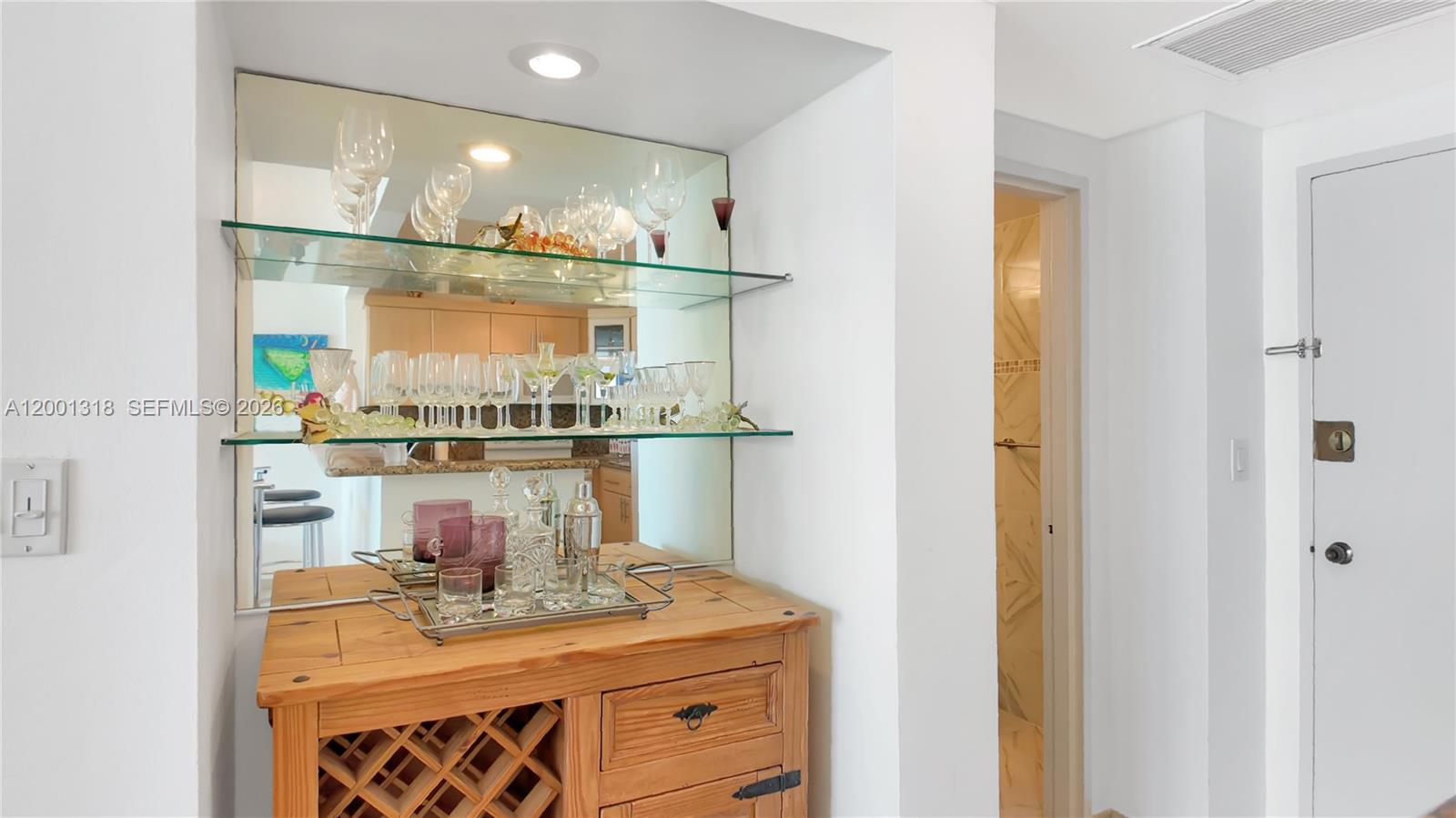 5601 Collins Ave #711 Miami Beach, FL 33140