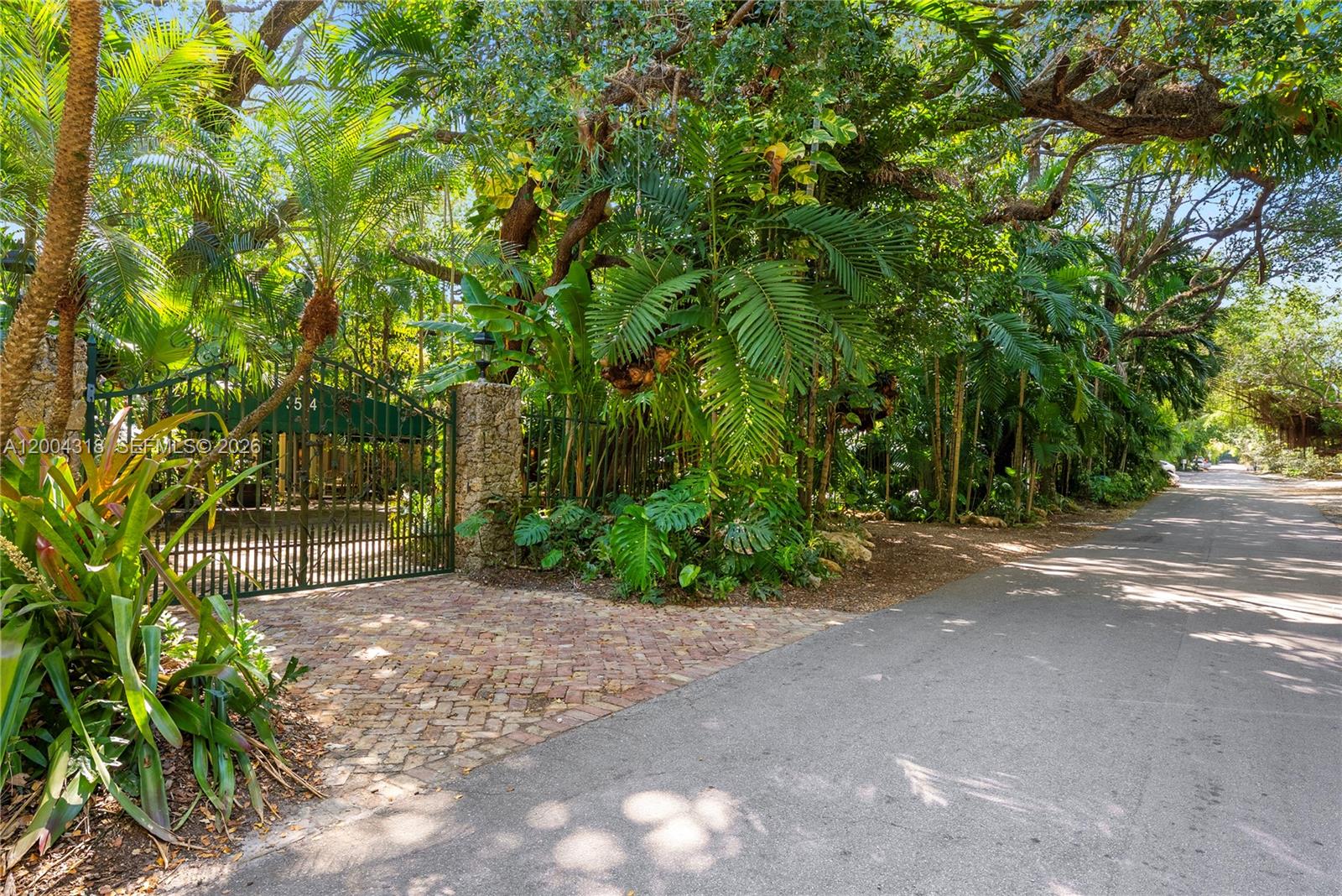 3584 Saint Gaudens Rd Miami, FL 33133