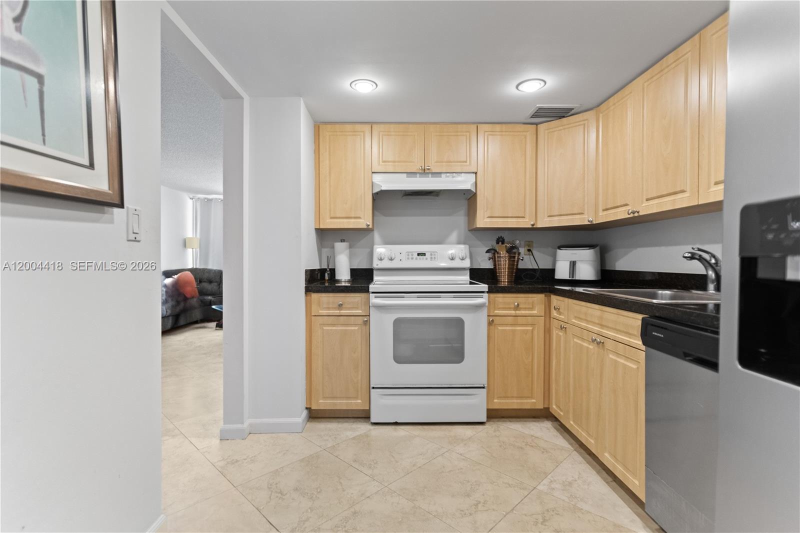 image Arlen House East14