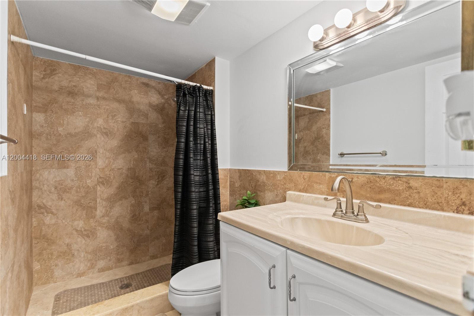 image Arlen House East22