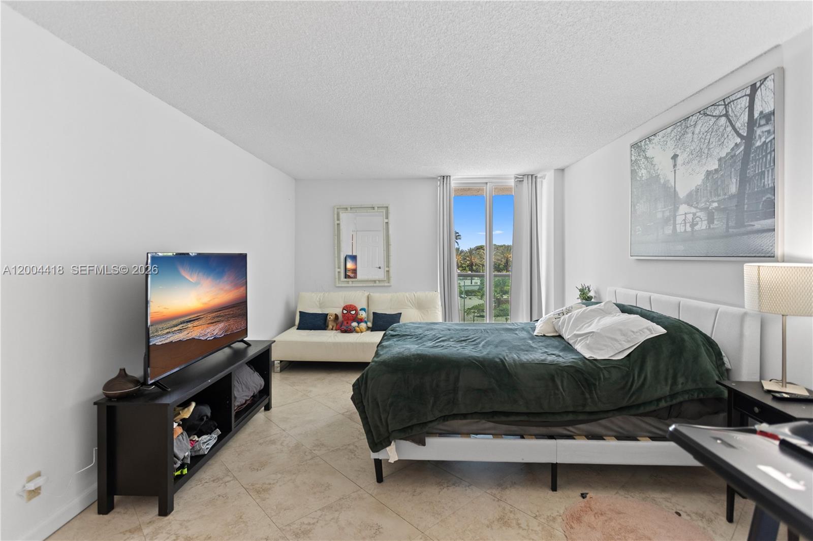 image Arlen House East25