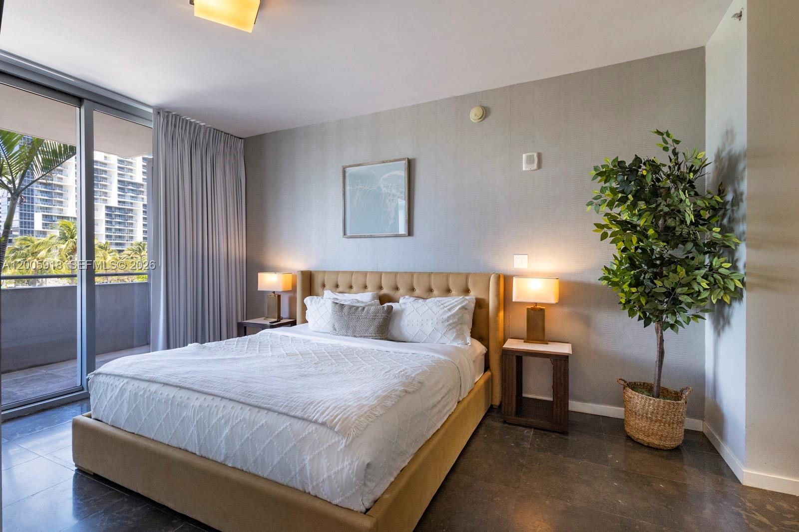 220 21st St #303 Miami Beach, FL 33139