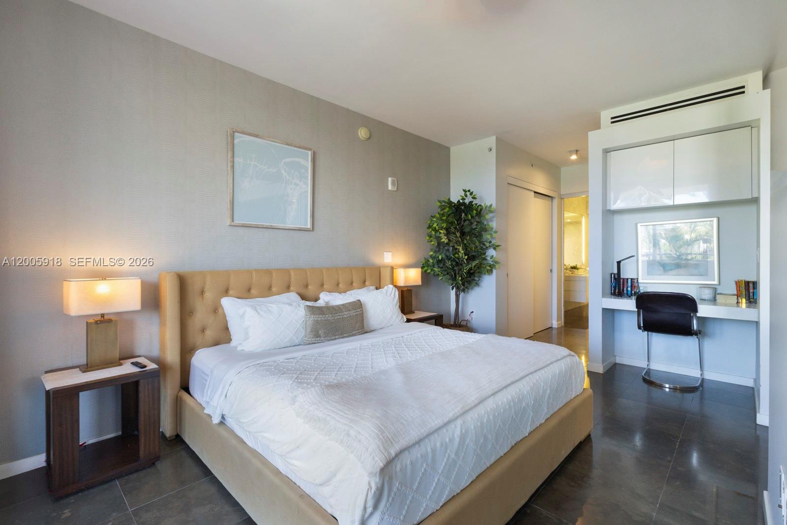 220 21st St #303 Miami Beach, FL 33139