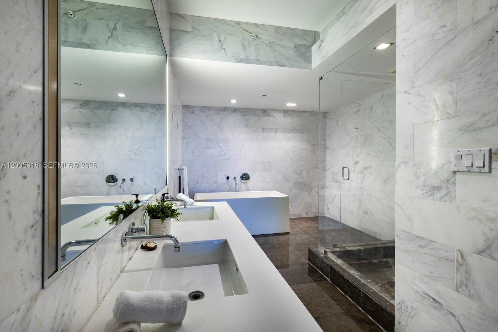 220 21st St #303 Miami Beach, FL 33139