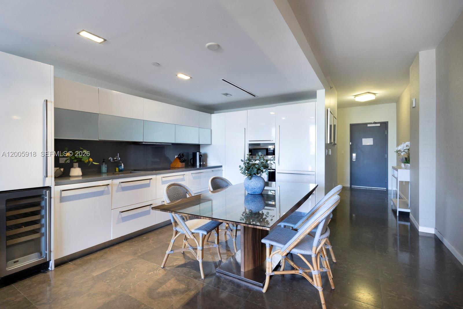 220 21st St #303 Miami Beach, FL 33139
