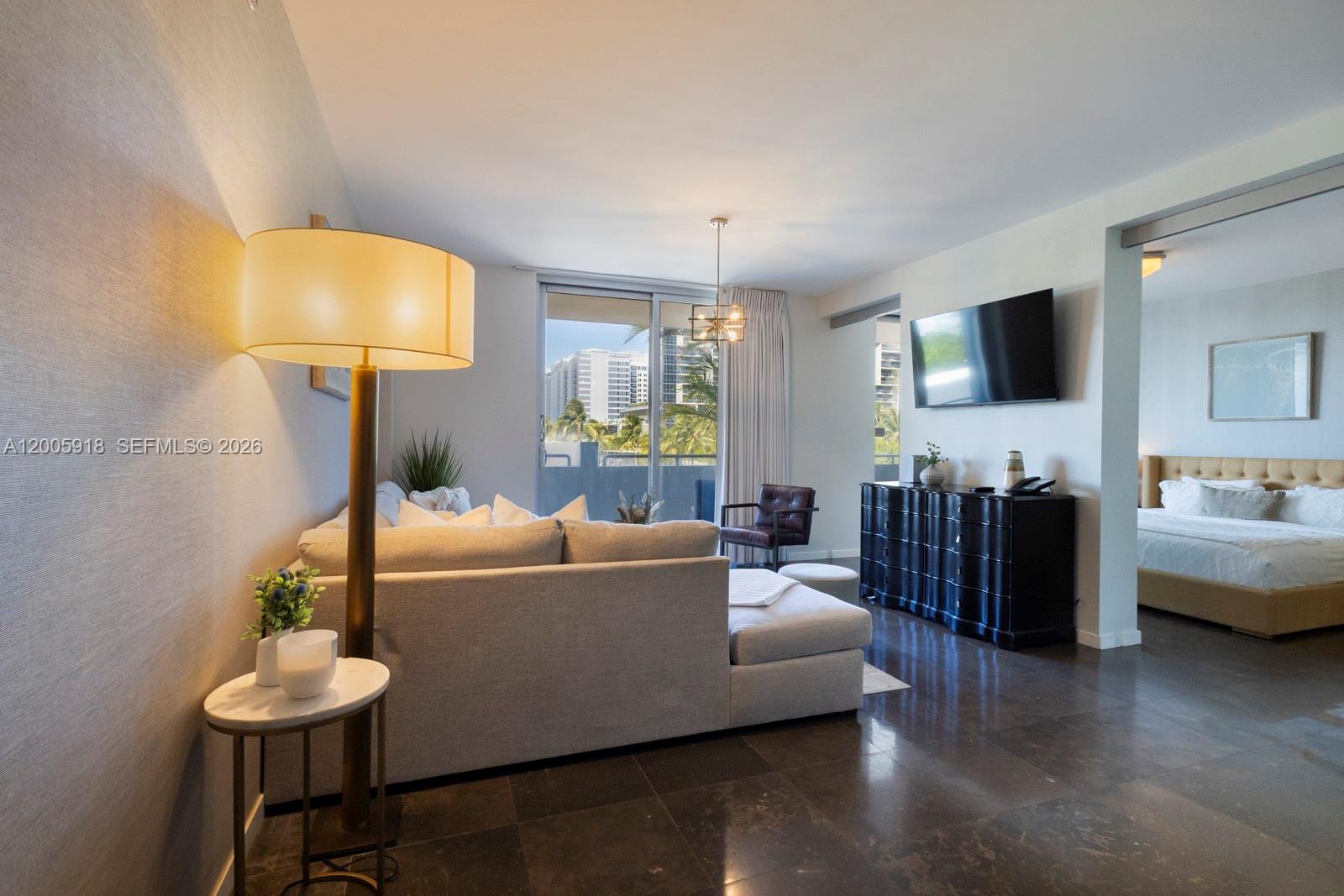 220 21st St #303 Miami Beach, FL 33139