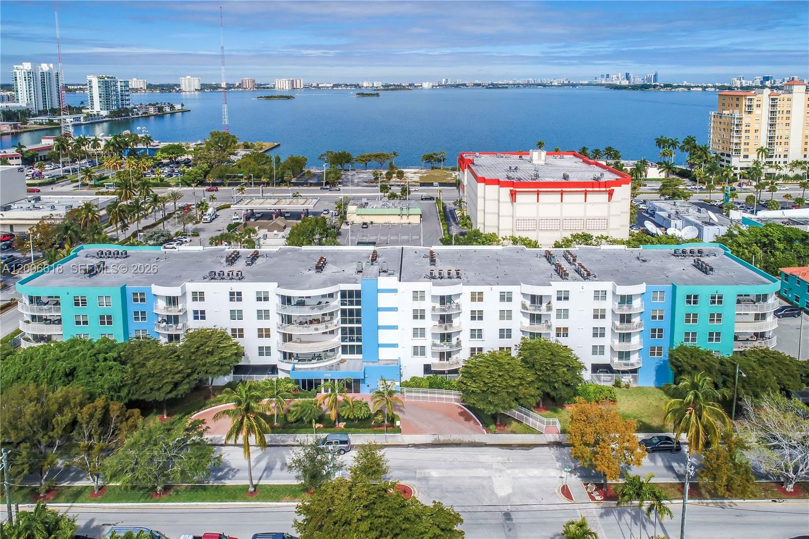 1555 N Treasure Dr #206