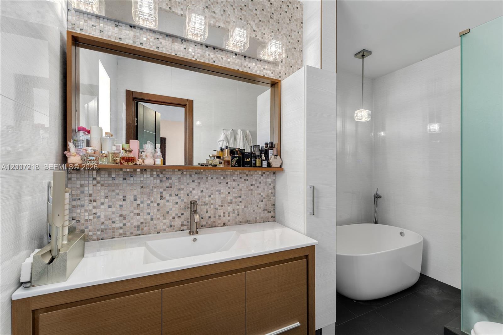 6121 La Gorce Dr Miami Beach, FL 33140