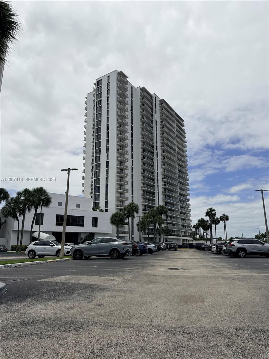 3701 N Country Clb Dr #607 Aventura, FL 33180
