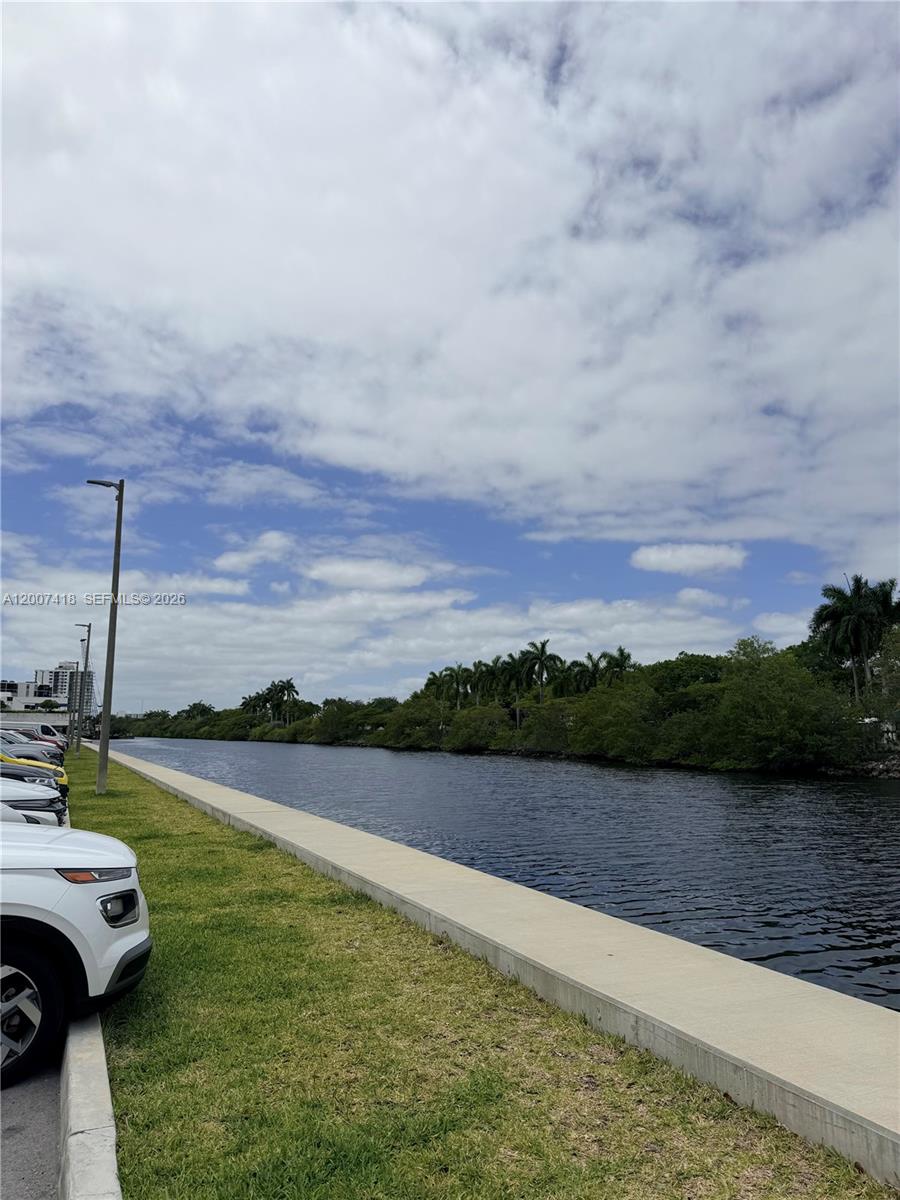 3701 N Country Clb Dr #607 Aventura, FL 33180