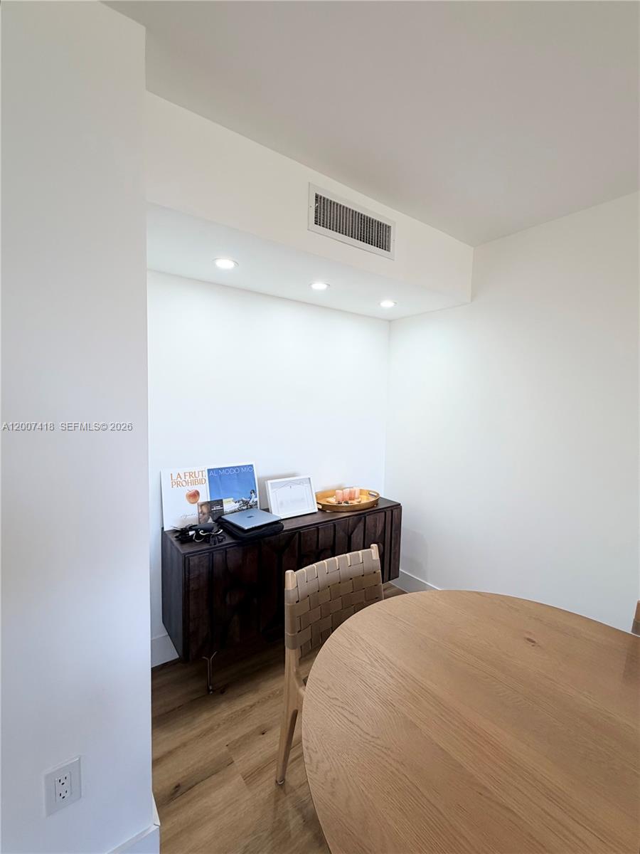 3701 N Country Clb Dr #607 Aventura, FL 33180