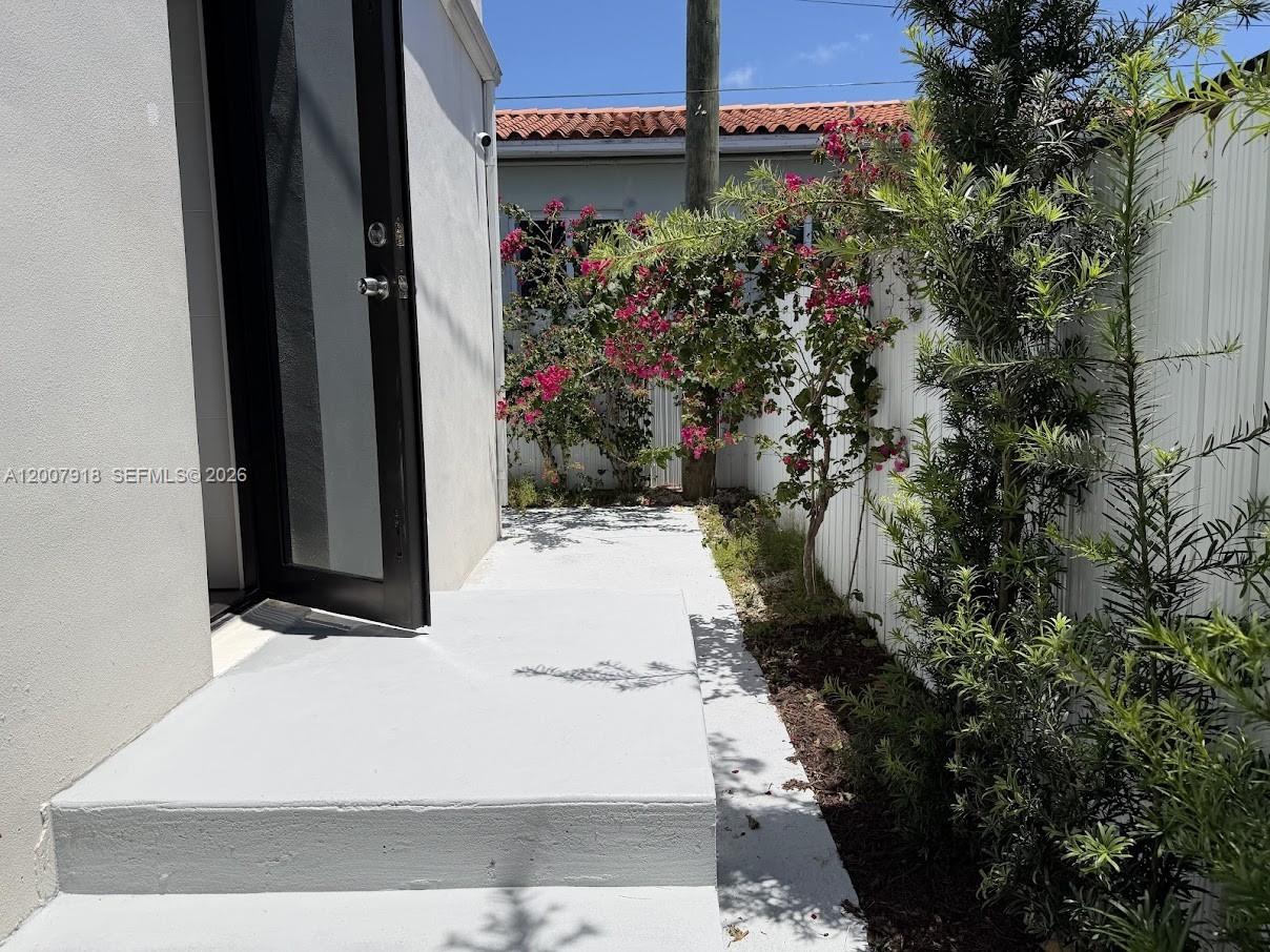2272 SW 13th St Miami, FL 33145