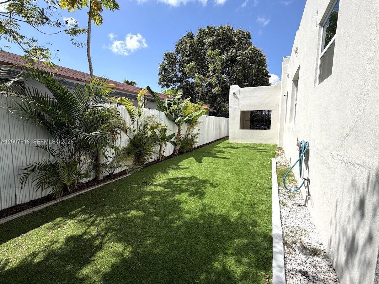 2272 SW 13th St Miami, FL 33145