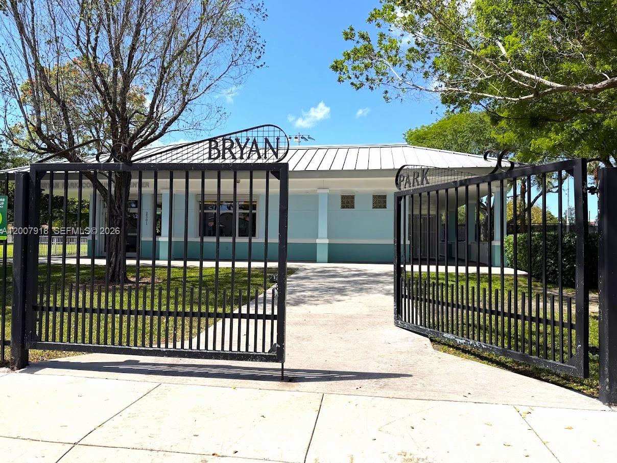2272 SW 13th St Miami, FL 33145