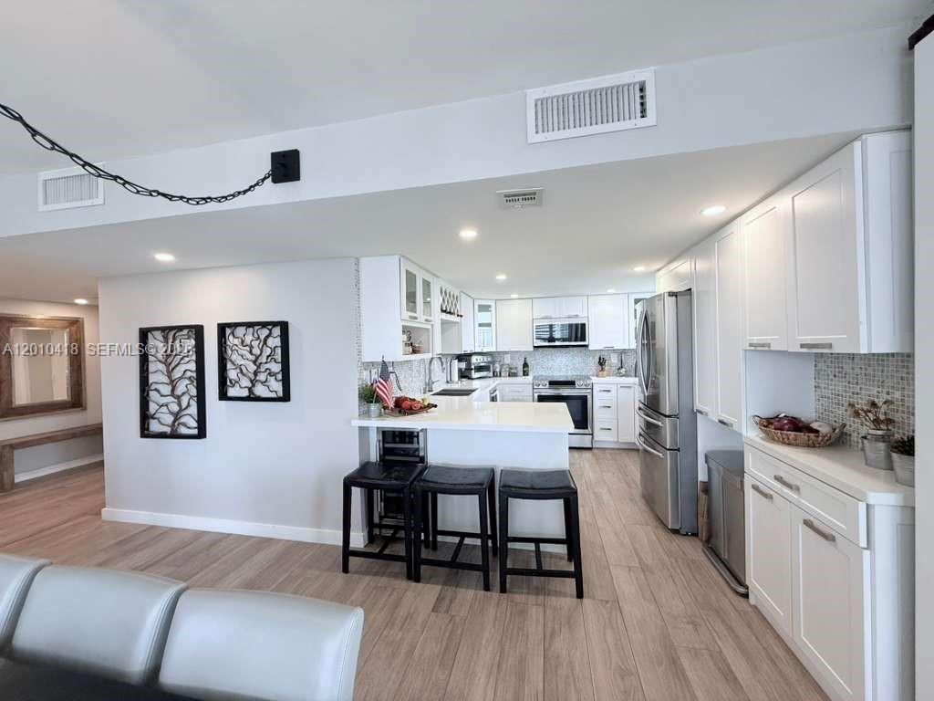 image Brickell Place II0