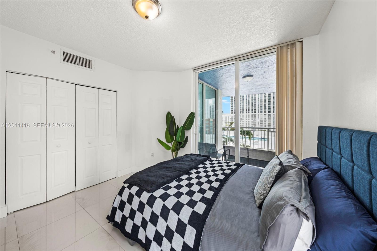 image 1800 Biscayne Plaza9