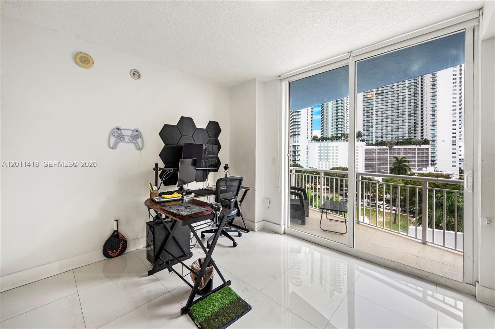 image 1800 Biscayne Plaza11