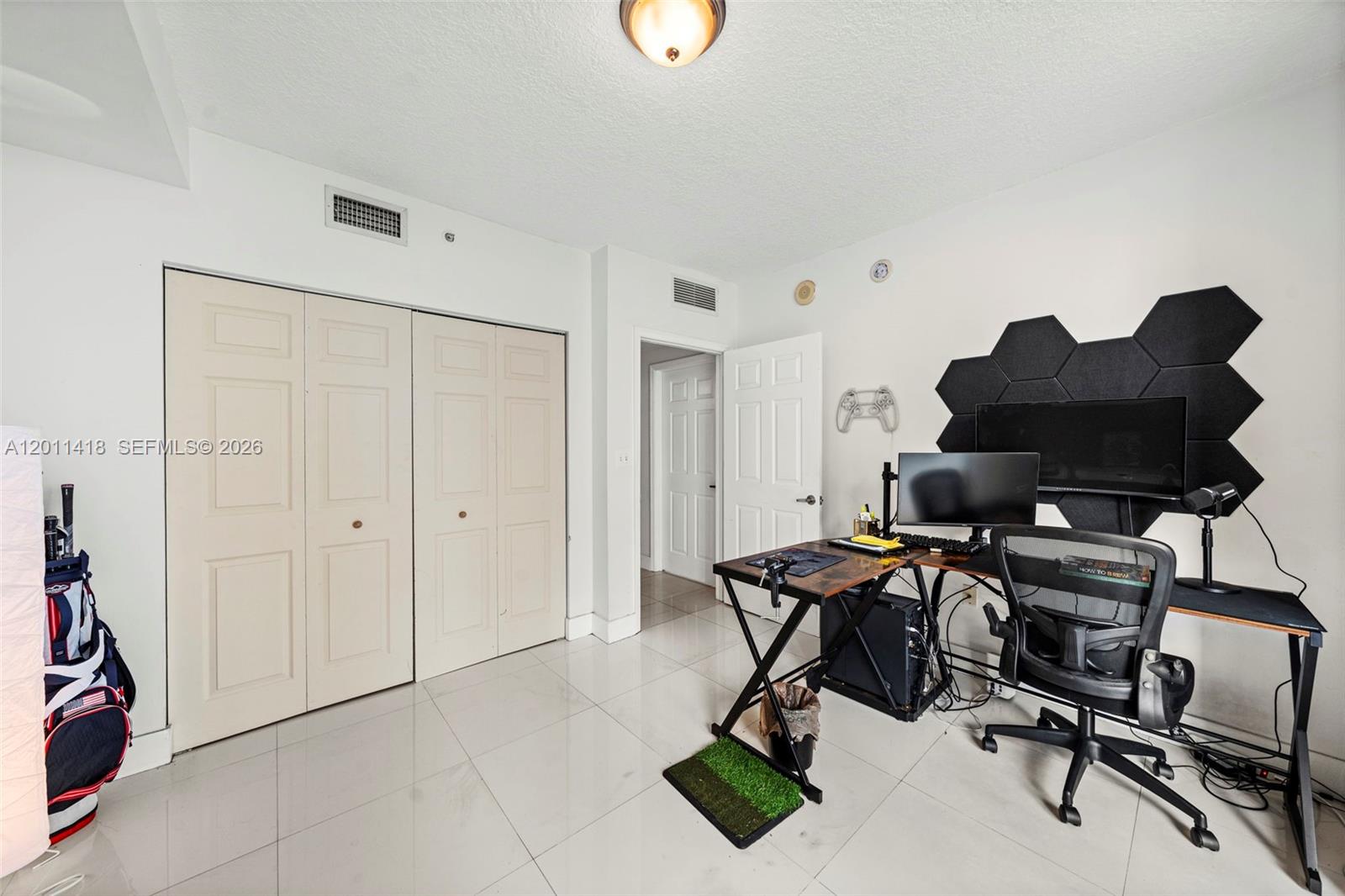 image 1800 Biscayne Plaza15
