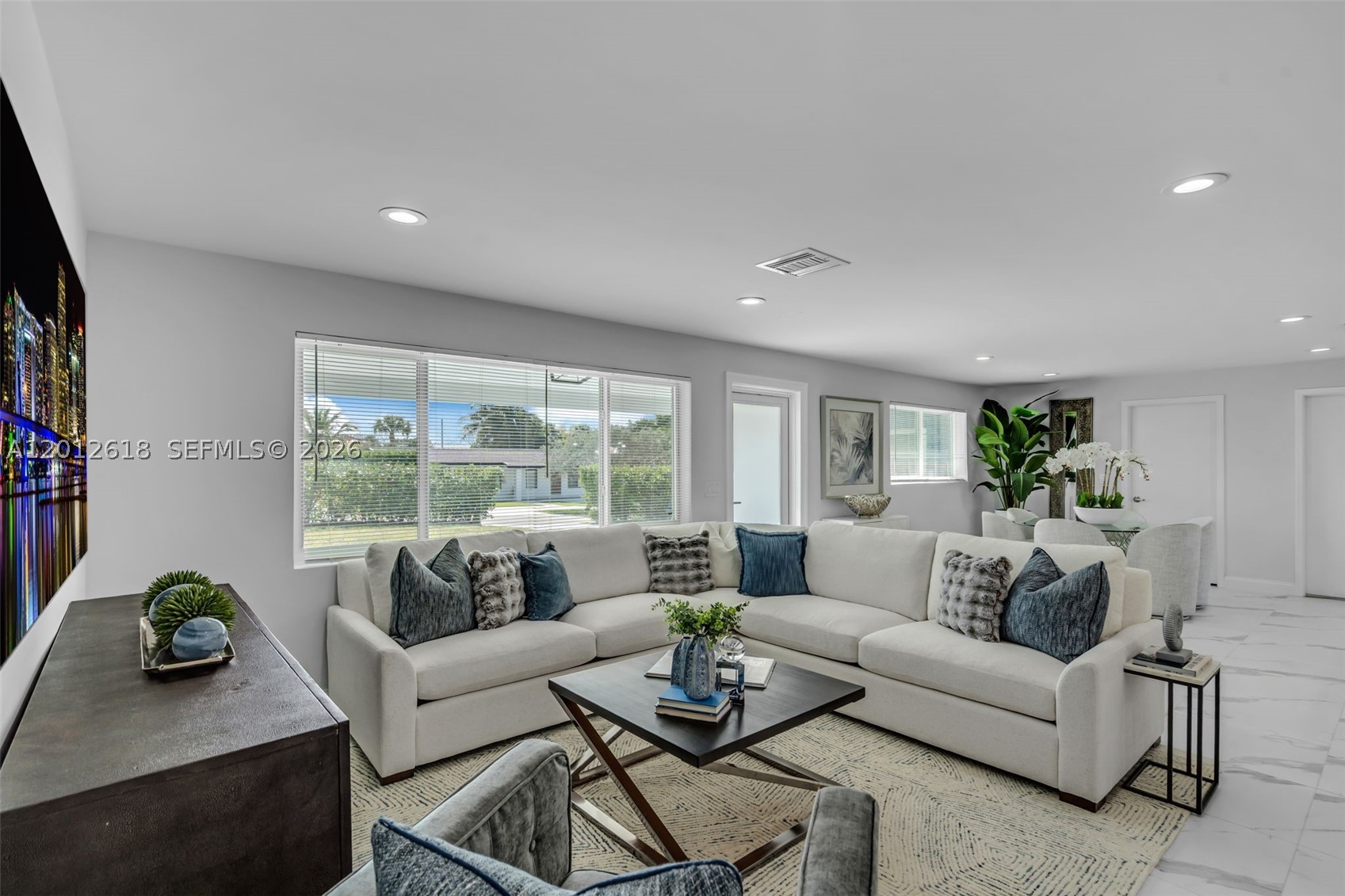 465 NW 11th St