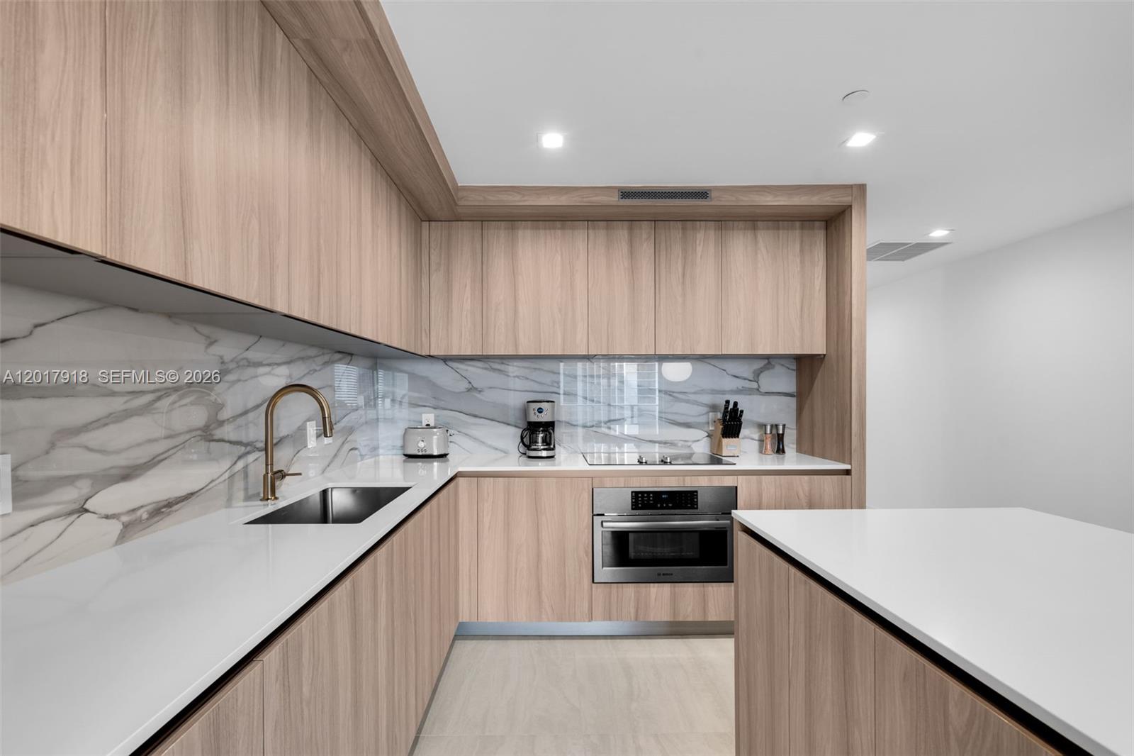 77 SE 5th #1601 Miami, FL 33131