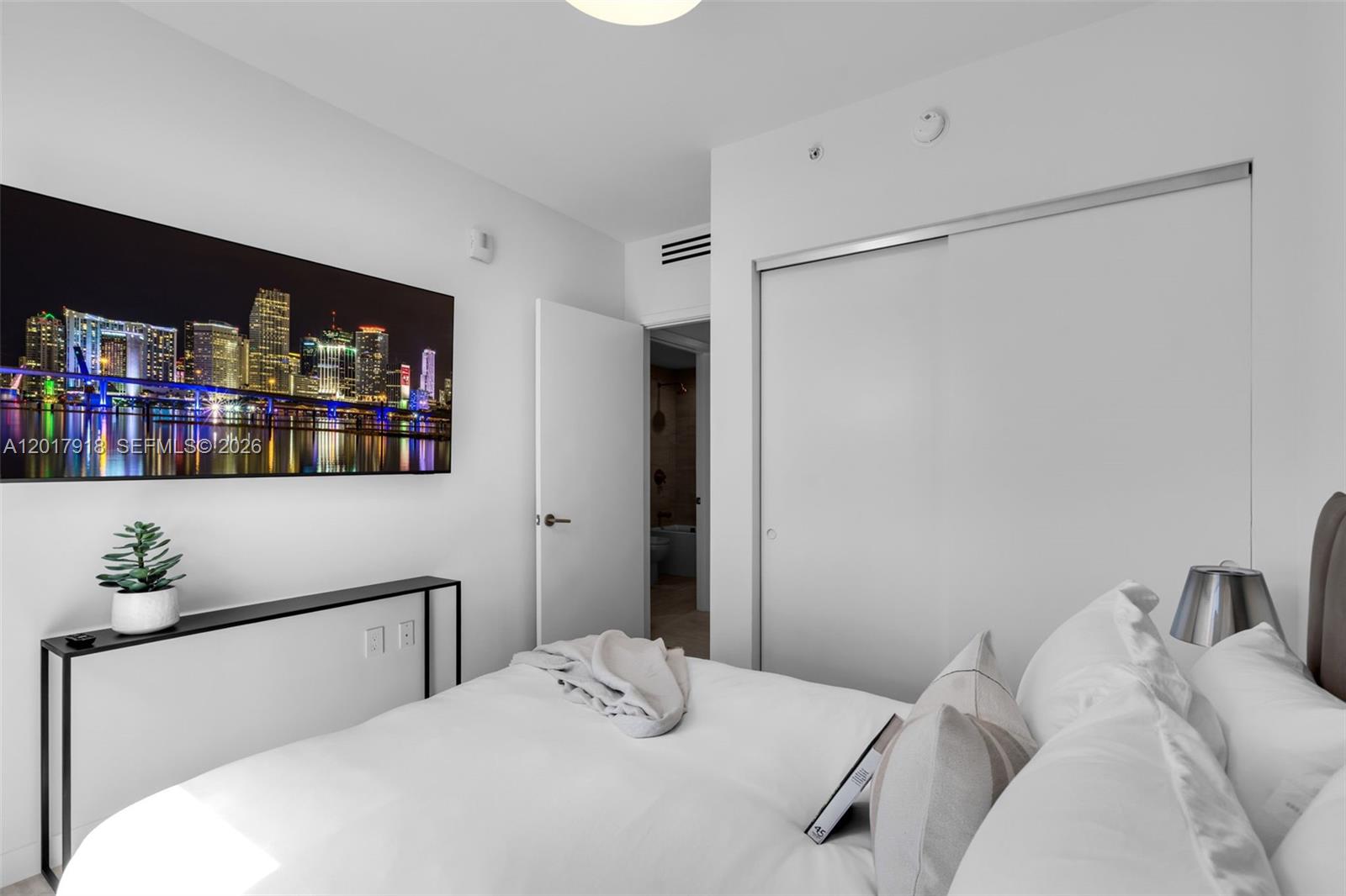 77 SE 5th #1601 Miami, FL 33131