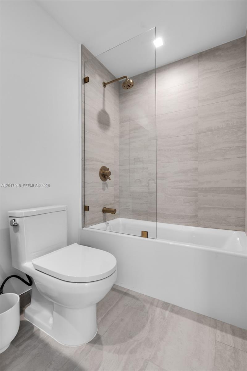 77 SE 5th #1601 Miami, FL 33131