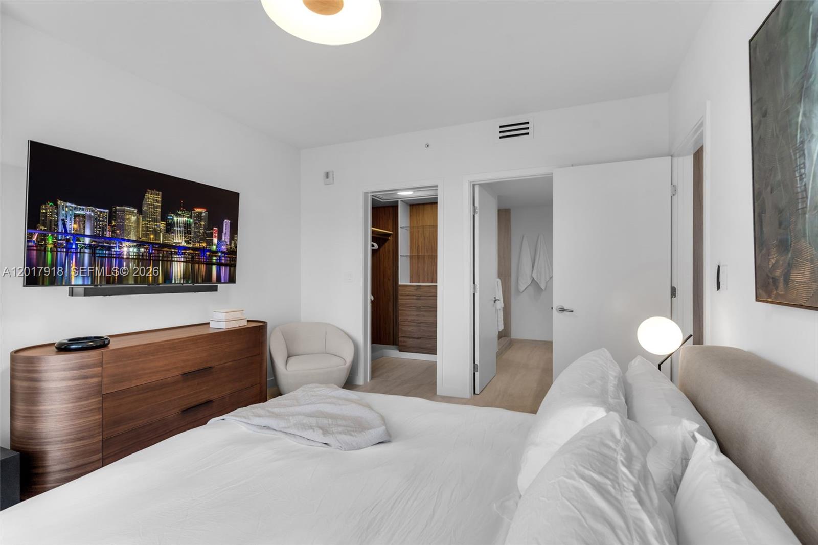 77 SE 5th #1601 Miami, FL 33131