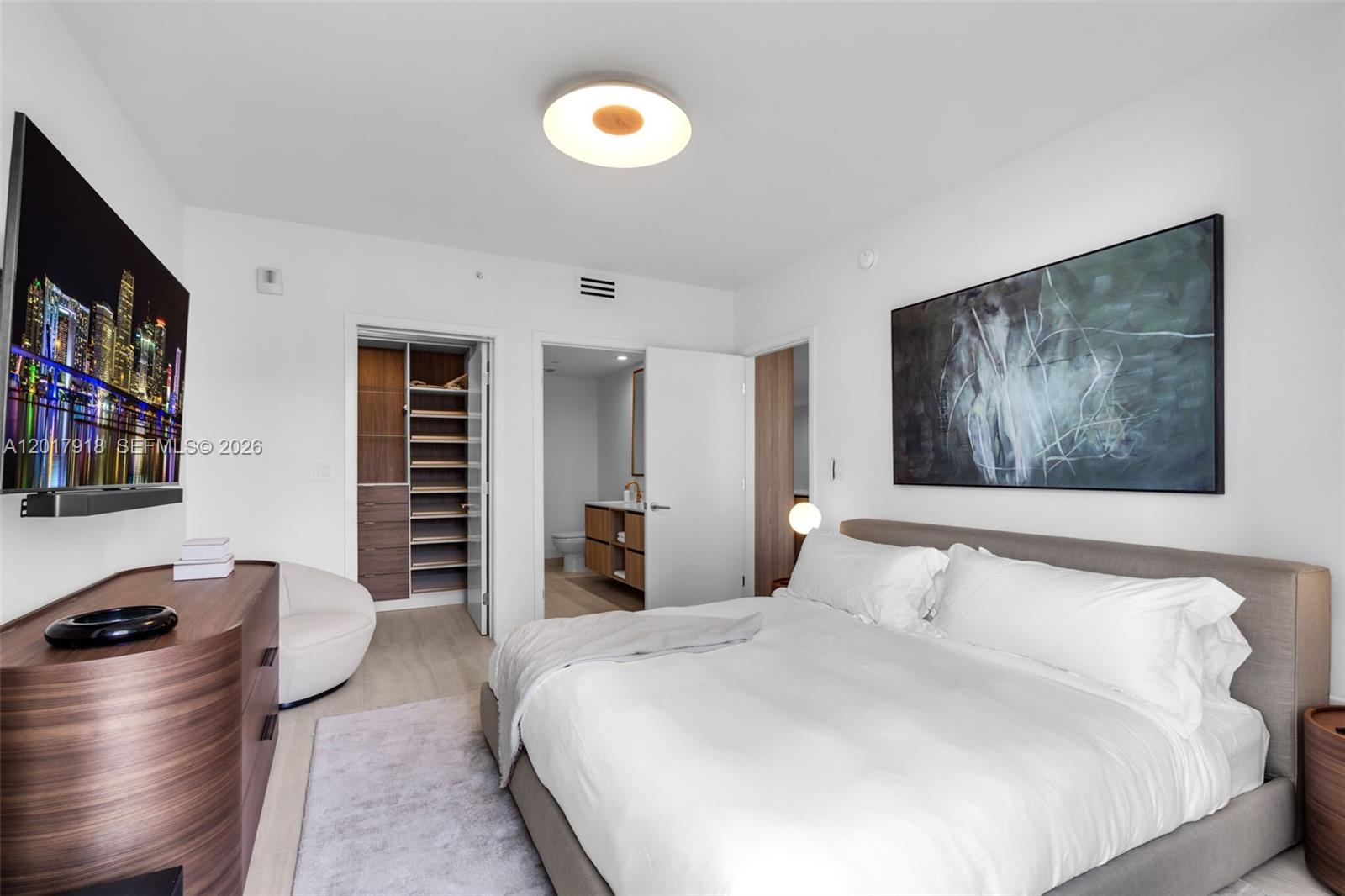 77 SE 5th #1601 Miami, FL 33131