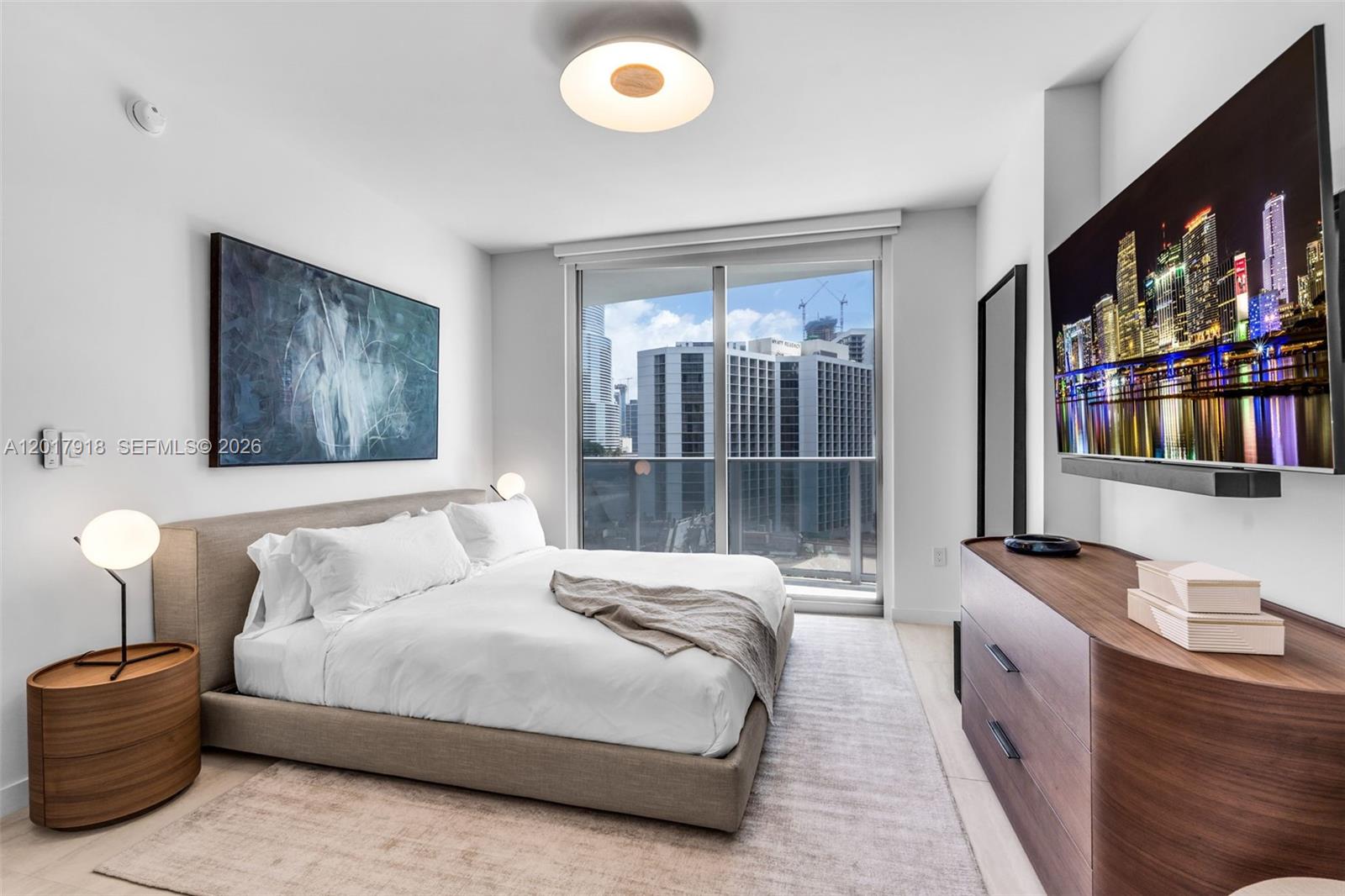 77 SE 5th #1601 Miami, FL 33131
