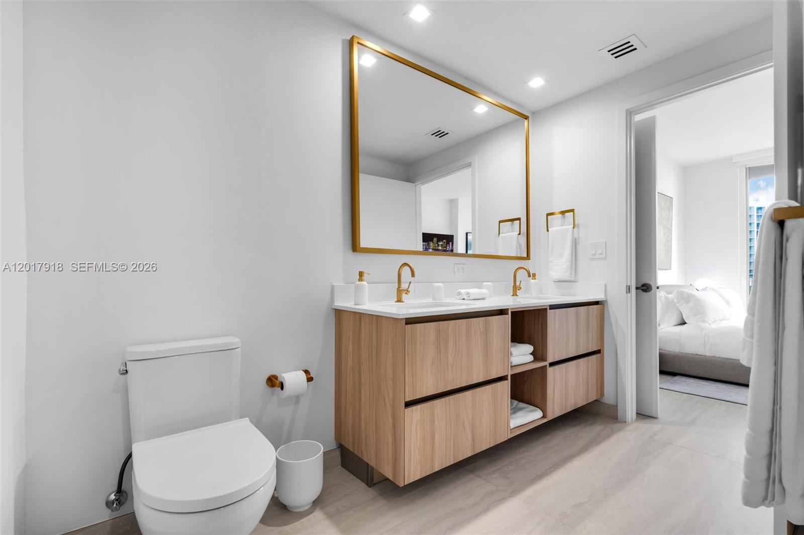 77 SE 5th #1601 Miami, FL 33131