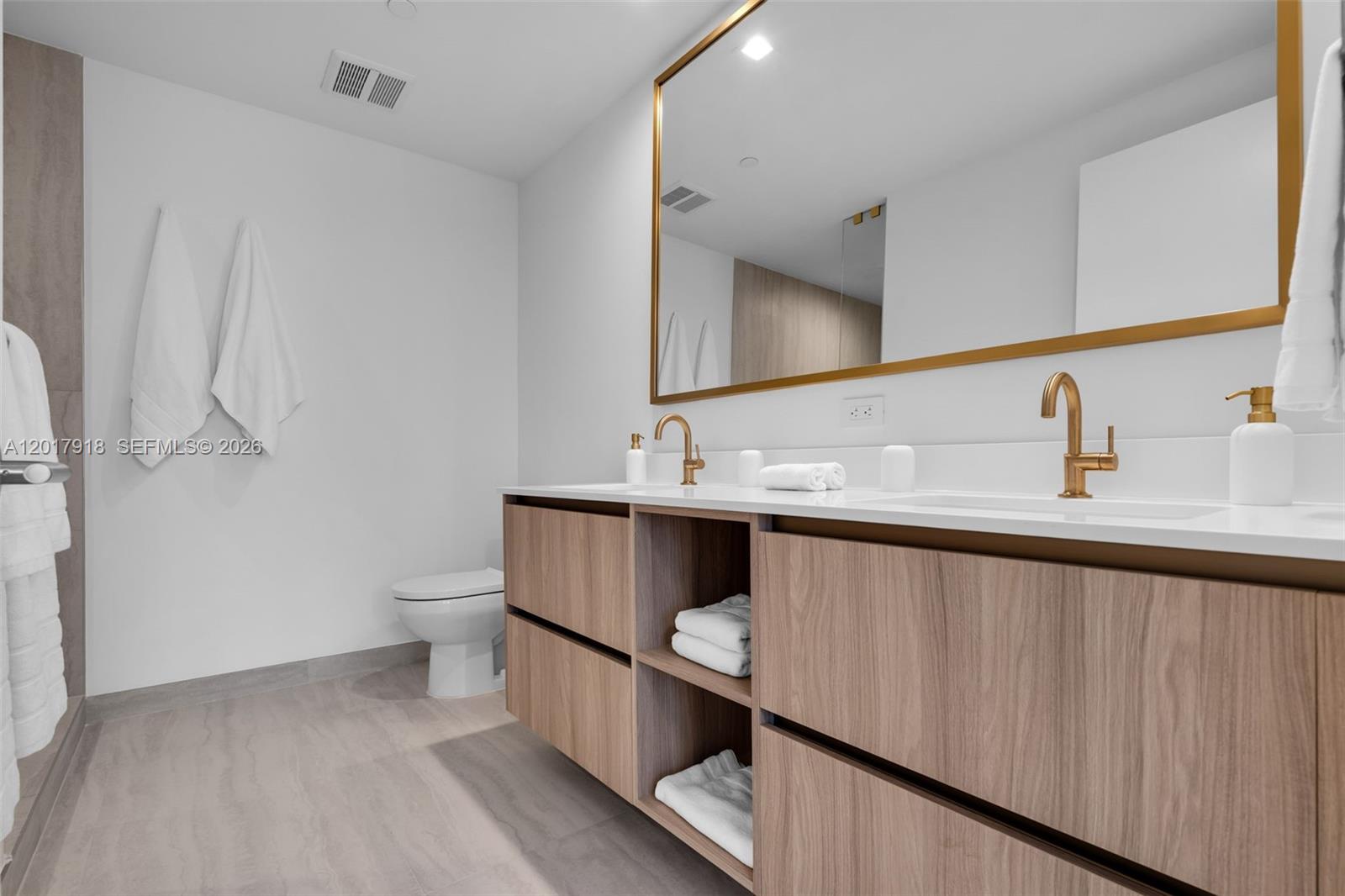 77 SE 5th #1601 Miami, FL 33131