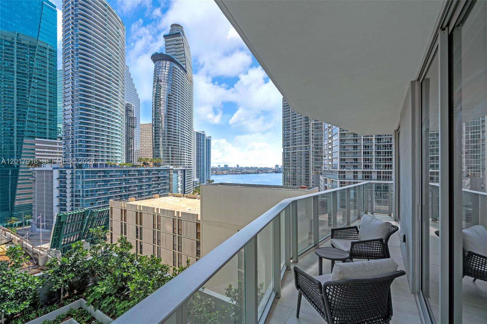 77 SE 5th #1601 Miami, FL 33131