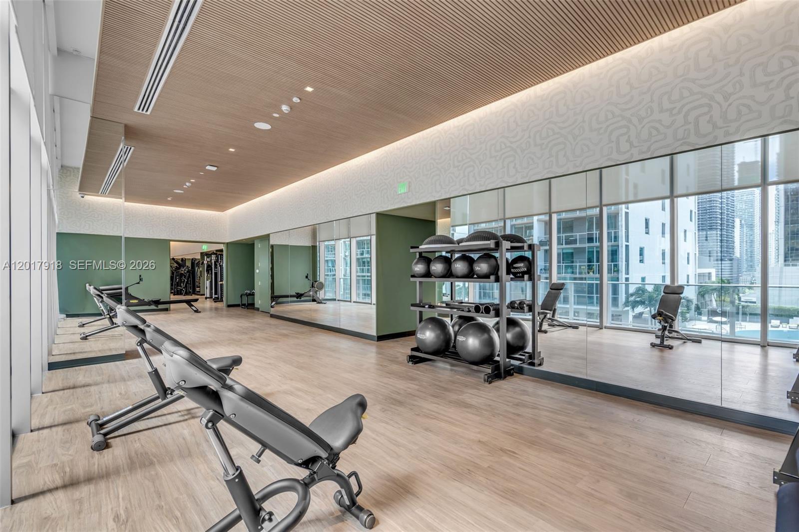 77 SE 5th #1601 Miami, FL 33131