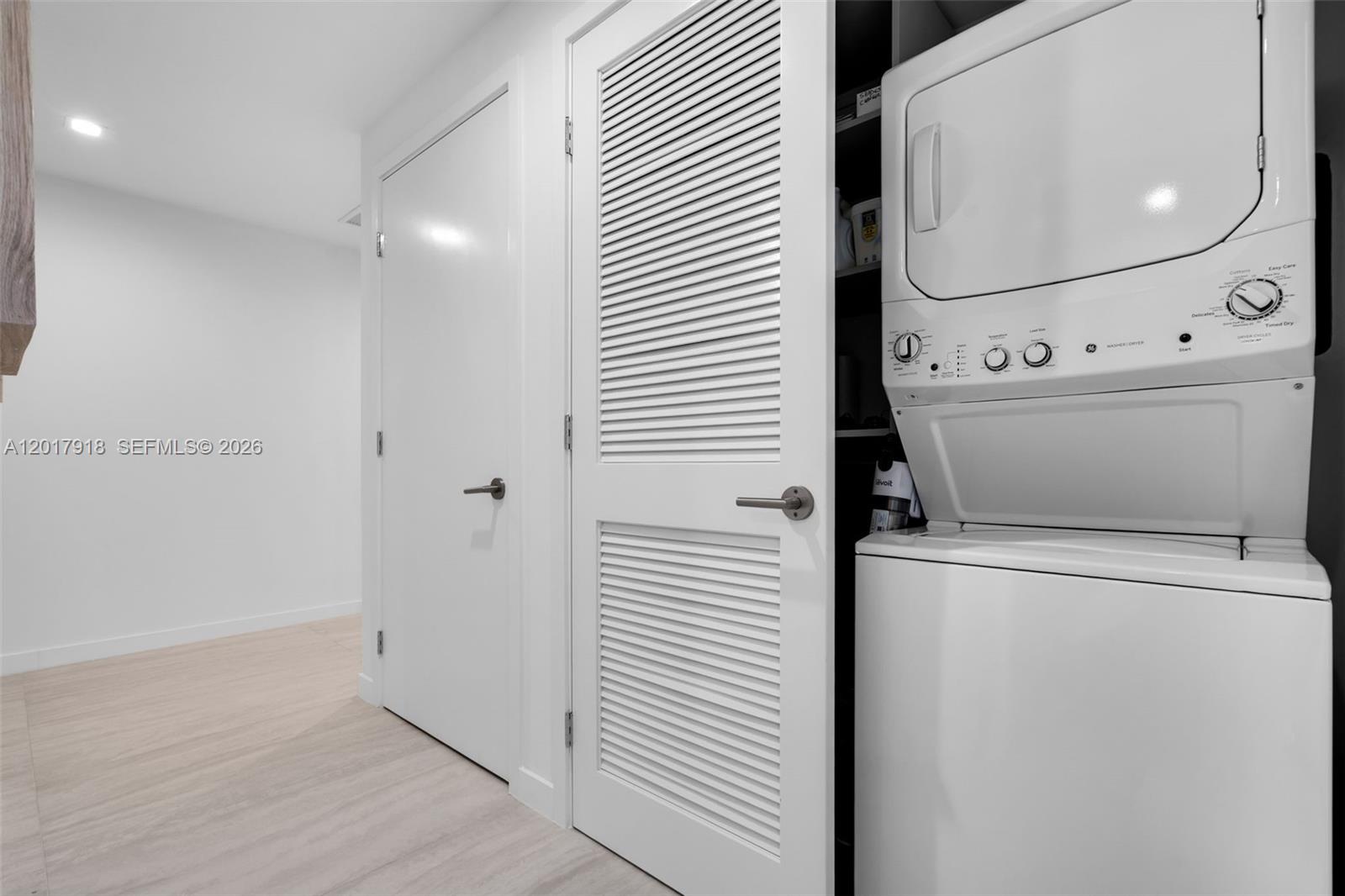 77 SE 5th #1601 Miami, FL 33131