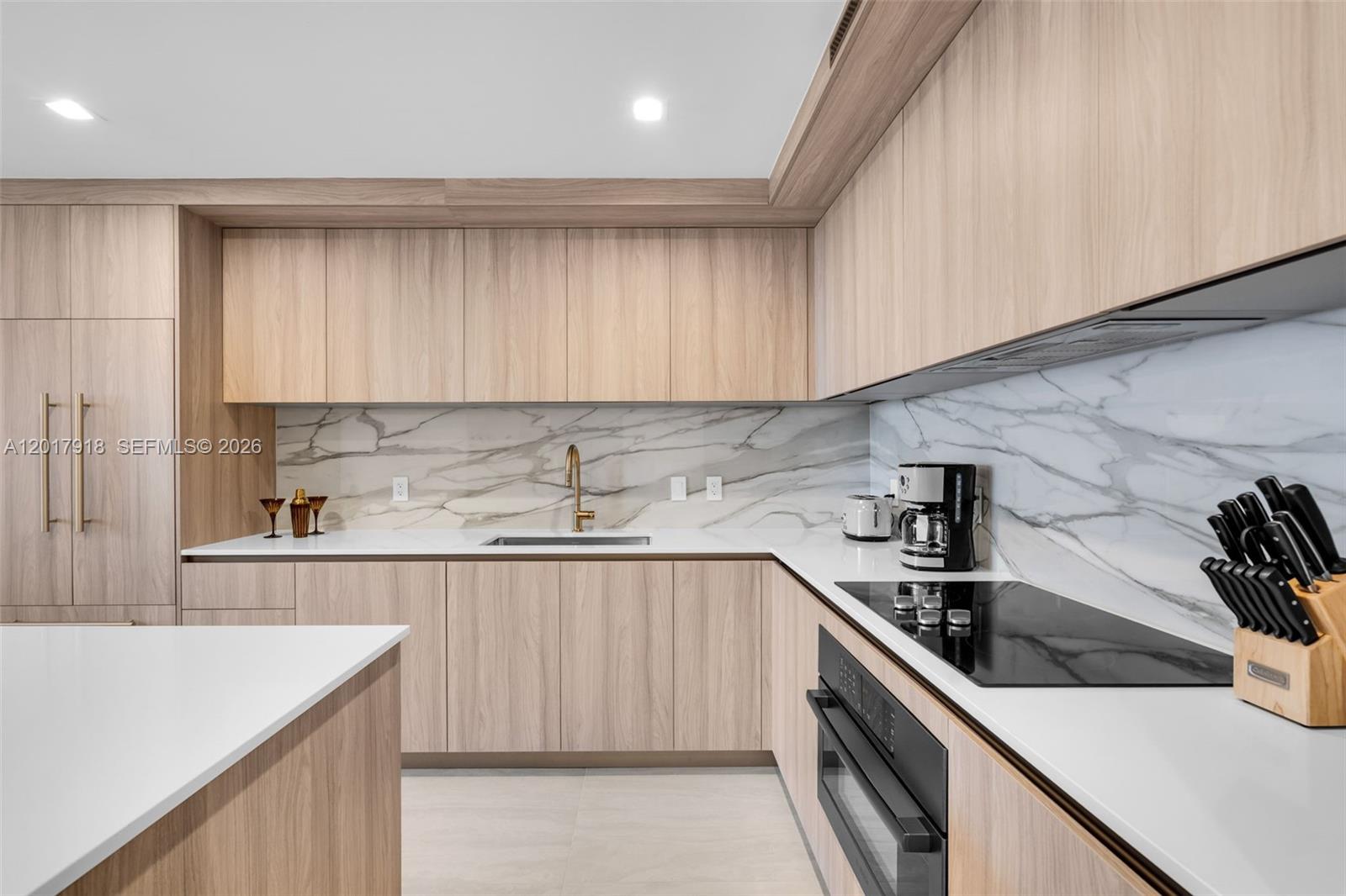 77 SE 5th #1601 Miami, FL 33131