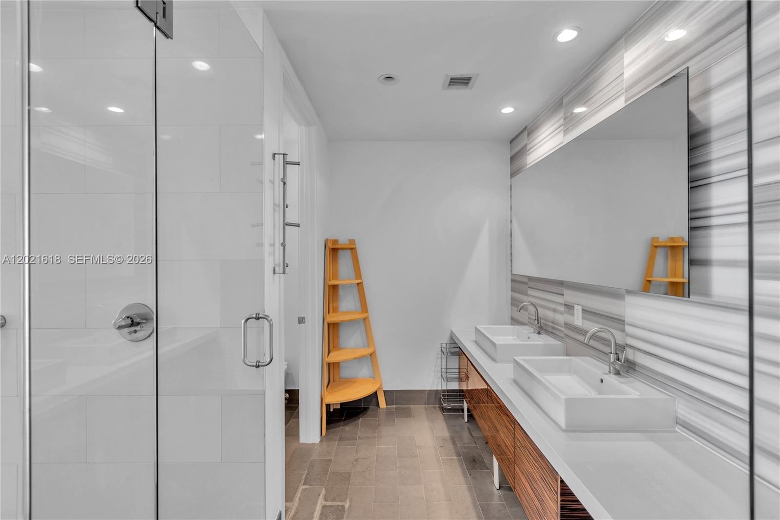 1100 Biscayne Blvd #2706 Miami, FL 33132