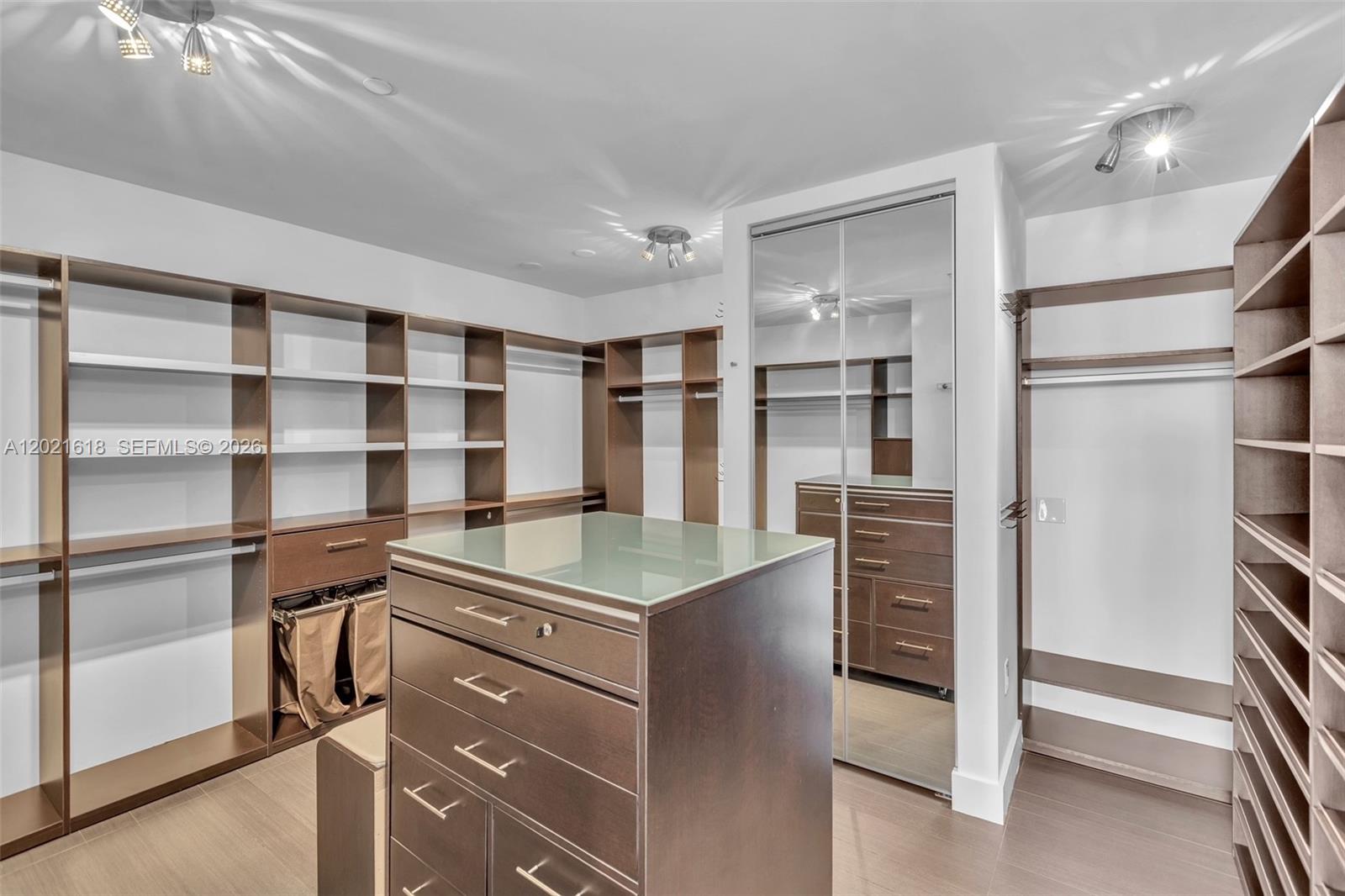 1100 Biscayne Blvd #2706 Miami, FL 33132